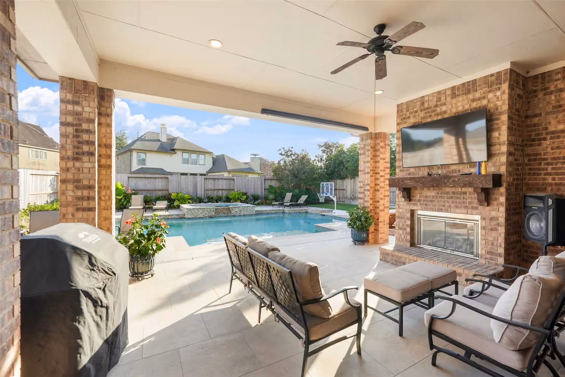 Photo 6 of 8206 Caroline Ridge Drive, Humble, TX