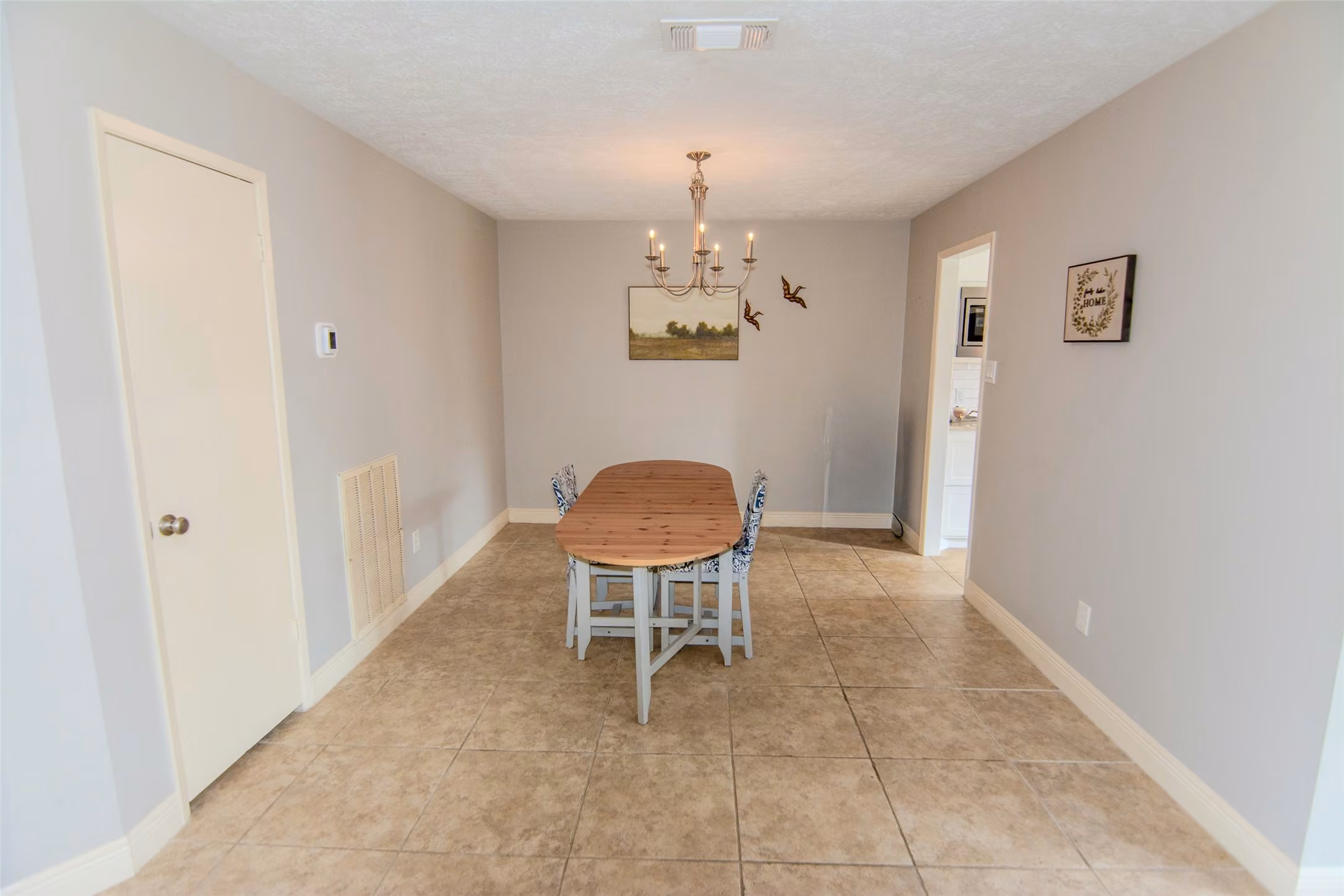Photo 5 of 3119 Shawnee Drive, Sugar Land, TX