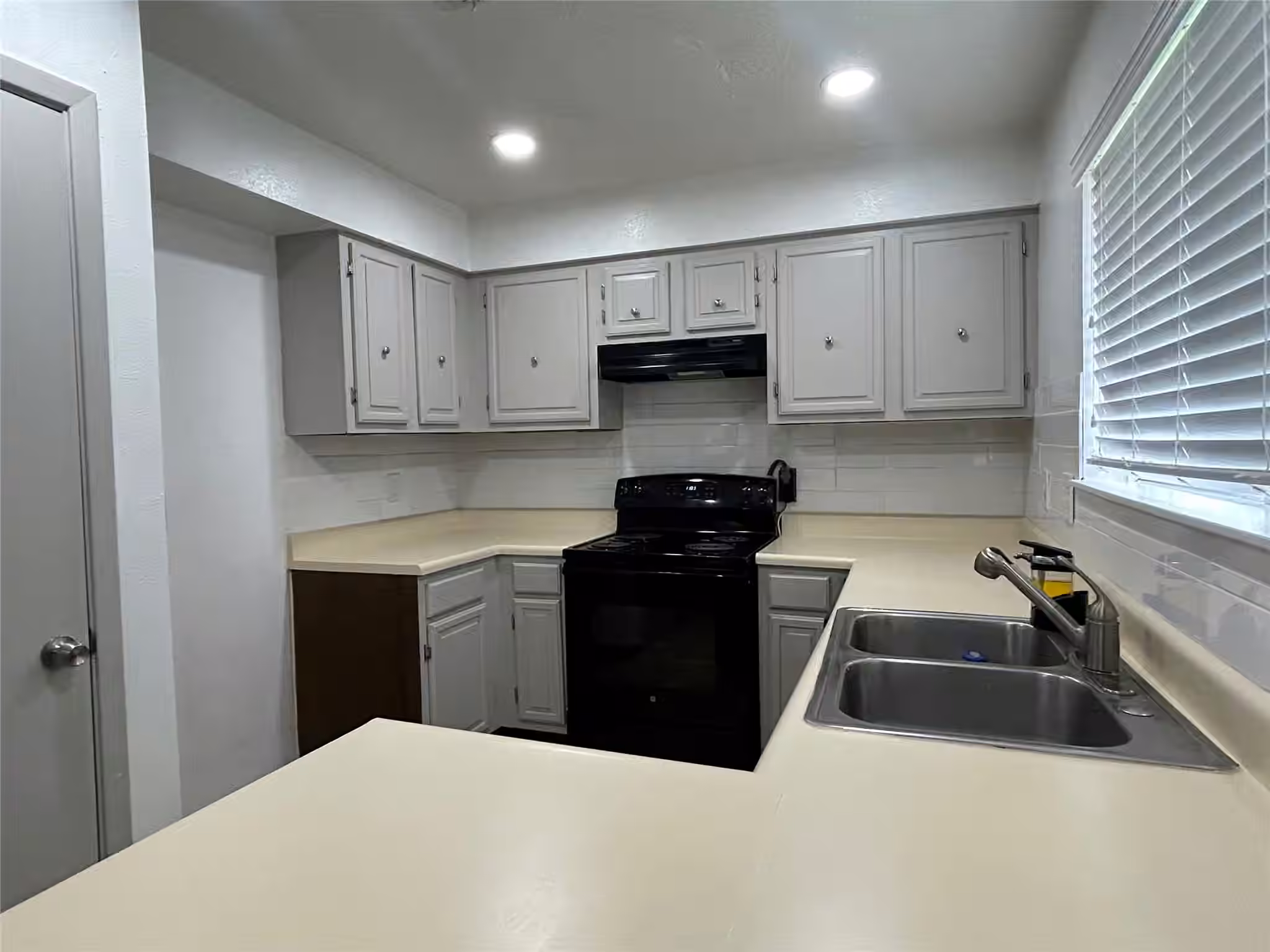 Photo 3 of 17311 Heritage Bay Drive, Webster, TX