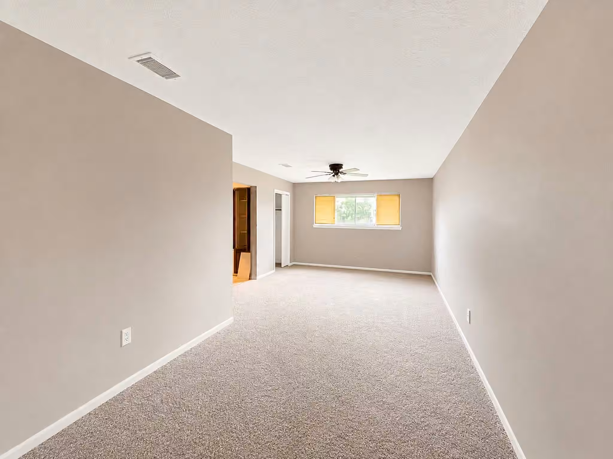 Photo 4 of 19011 Droitwich Drive, Humble, TX
