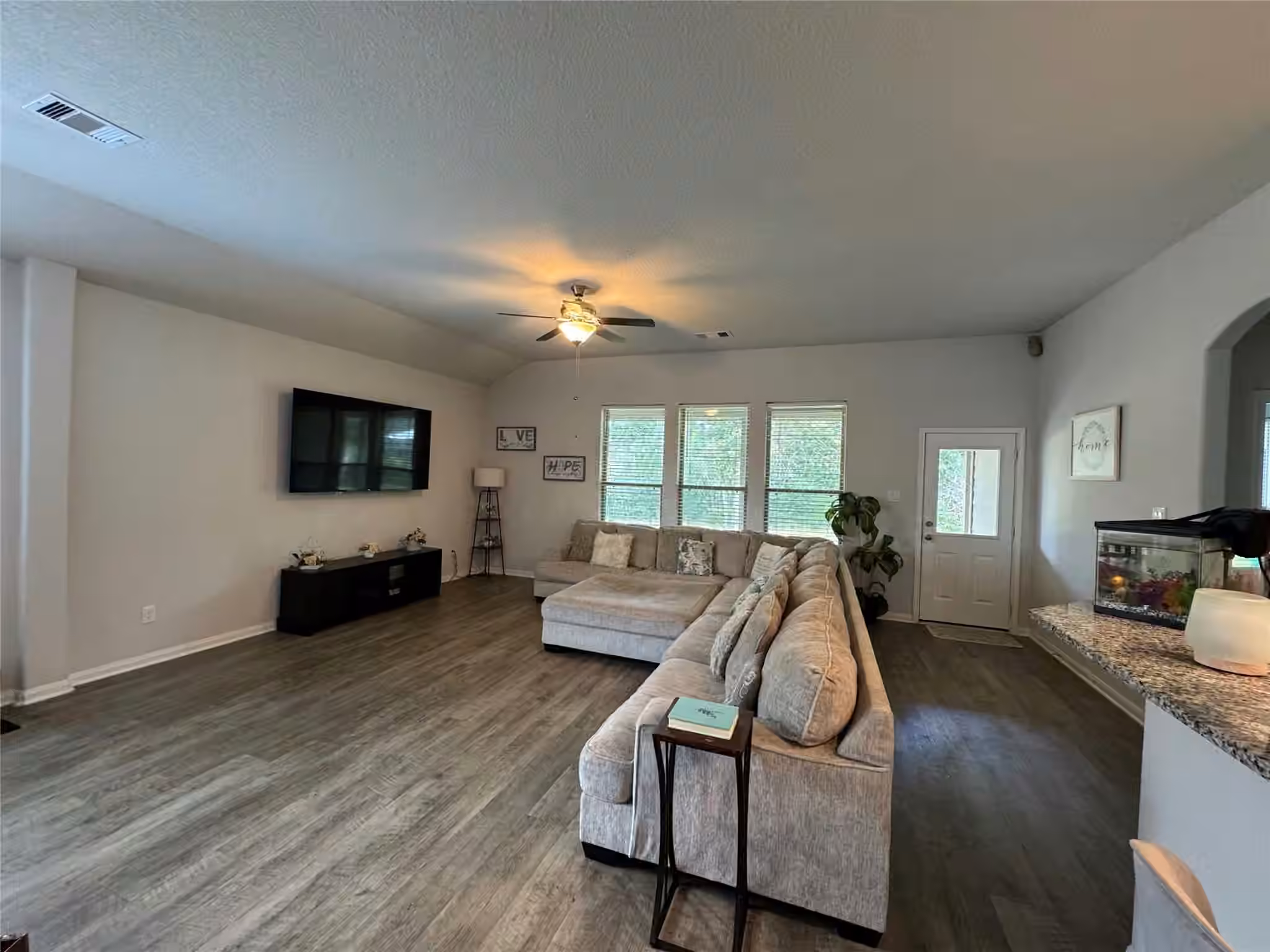 Photo 3 of 6102 Hazel Lake Drive, Conroe, TX