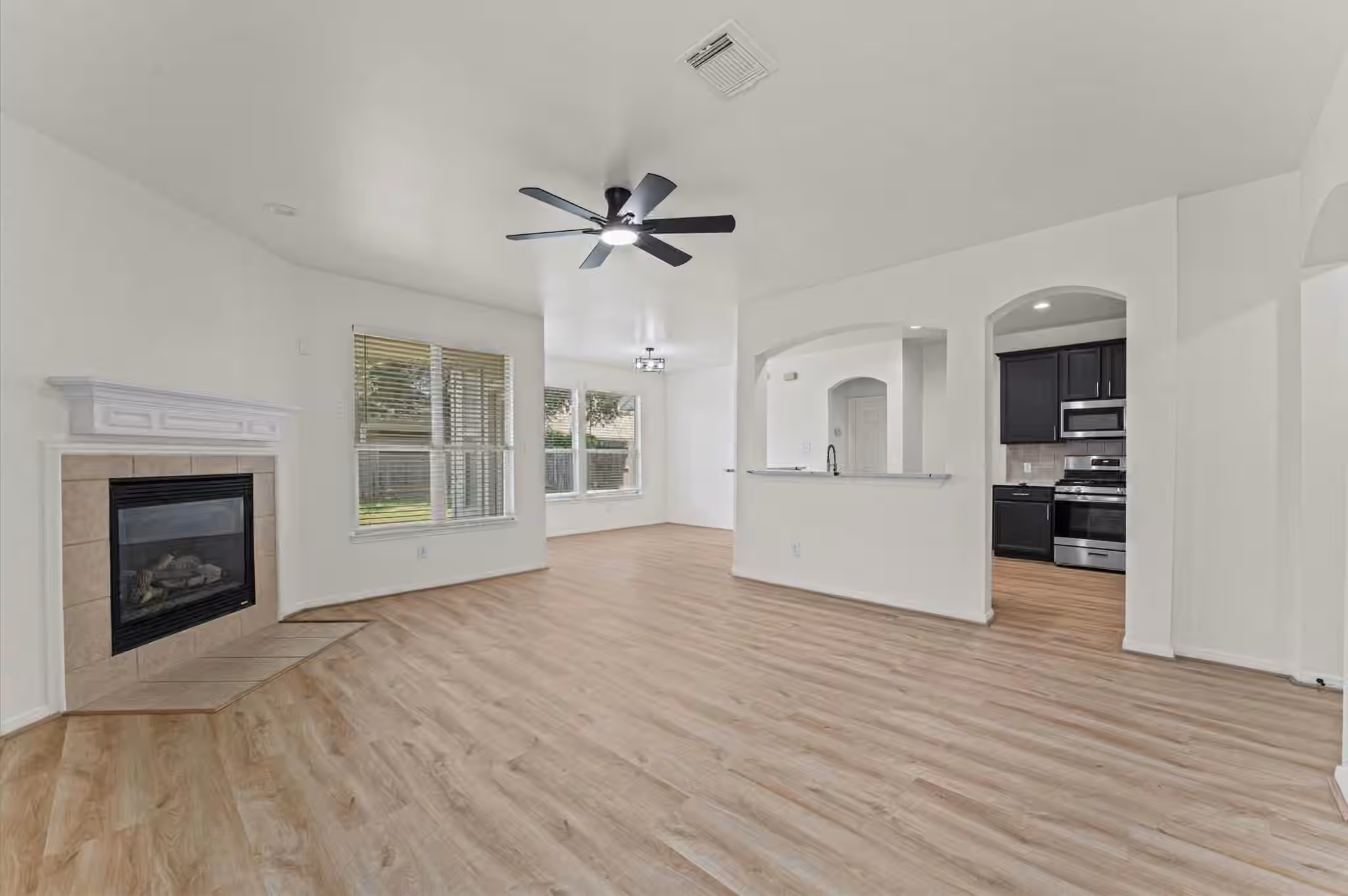 Photo 5 of 4923 Harbor Glen Lane, Houston, TX