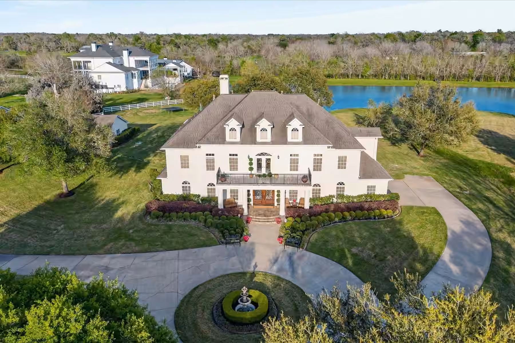 Photo 4 of 3622 River Forest Drive, Richmond, TX