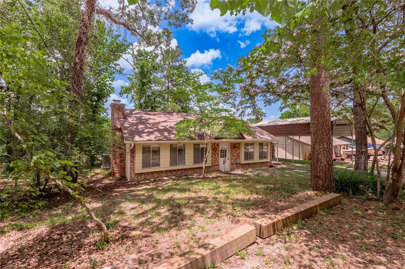 Photo of 109 Hill Top Road, Huntsville, TX 77320