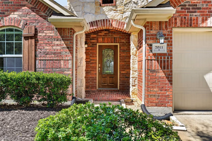 Photo 2 of 7011 Stevenson Drive, Missouri City, TX