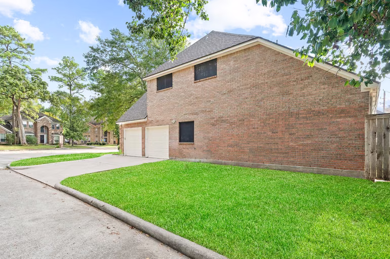 Photo 3 of 8111 Morningbrook Court, Spring, TX