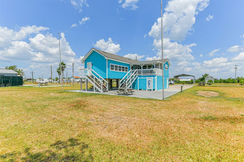 Photo 3 of 1041 N Monkhouse Drive, Crystal Beach, TX