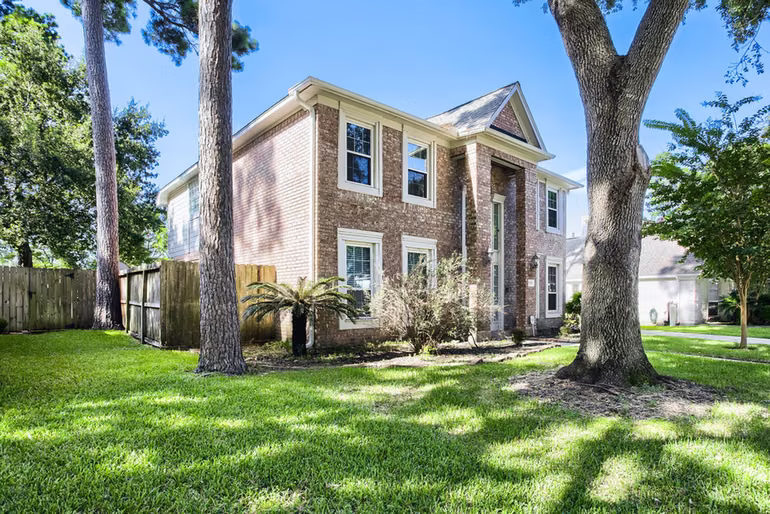 Photo 2 of 11819 Chateau Trail, Tomball, TX