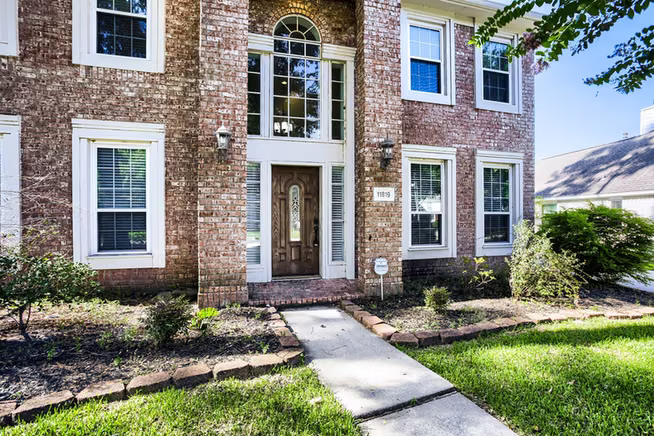 Photo 3 of 11819 Chateau Trail, Tomball, TX