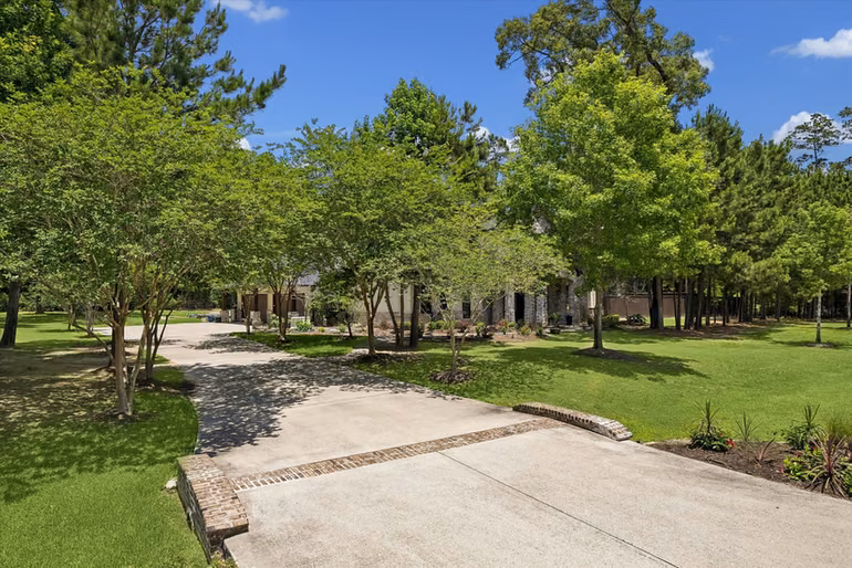 Photo 4 of 1030 Trailwood Estates Drive, Magnolia, TX