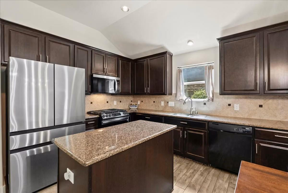 Photo 4 of 1135 Treasure Court, Baytown, TX