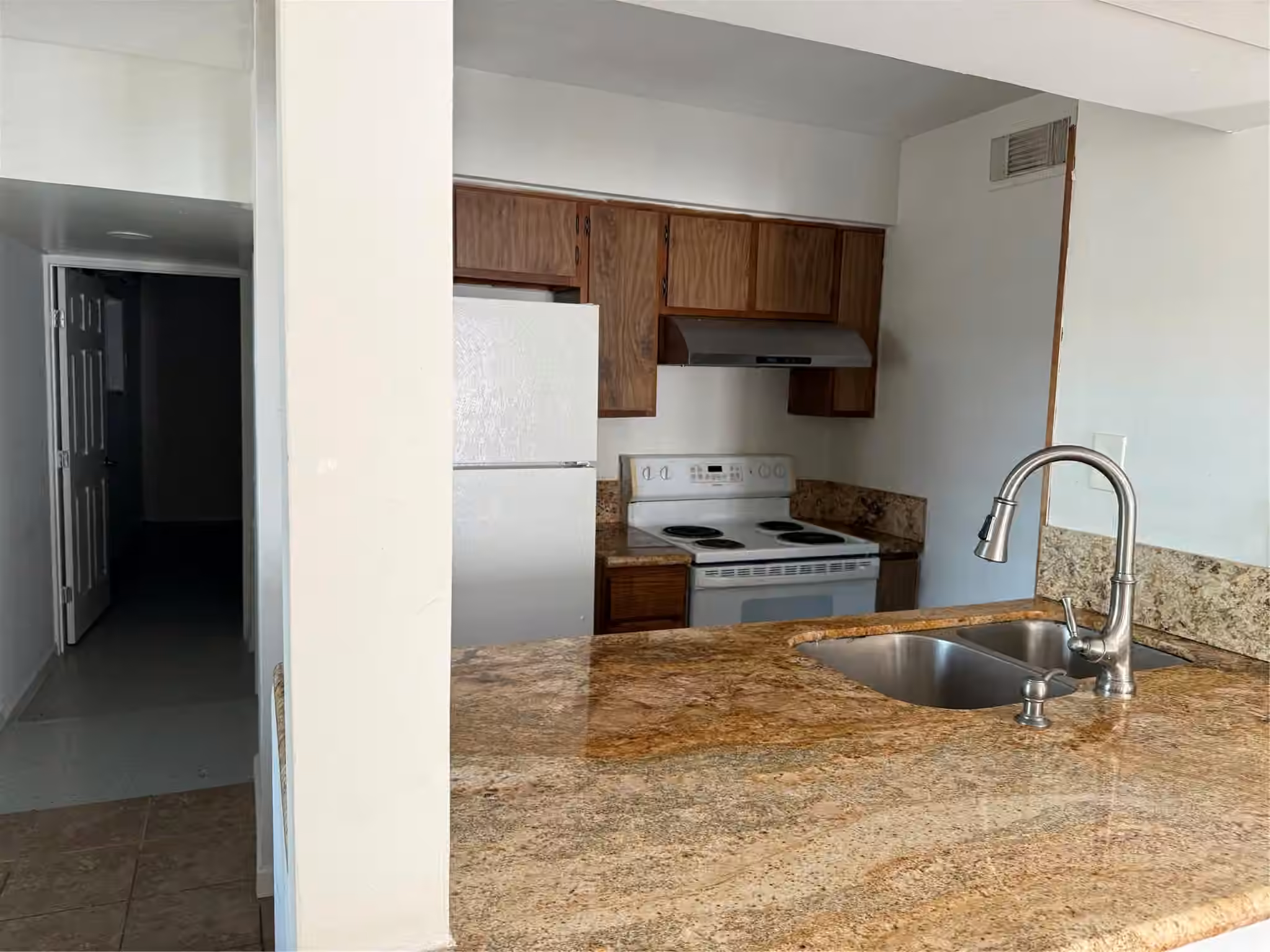 Photo 5 of 6601 Sands Point Drive 41, Houston, TX