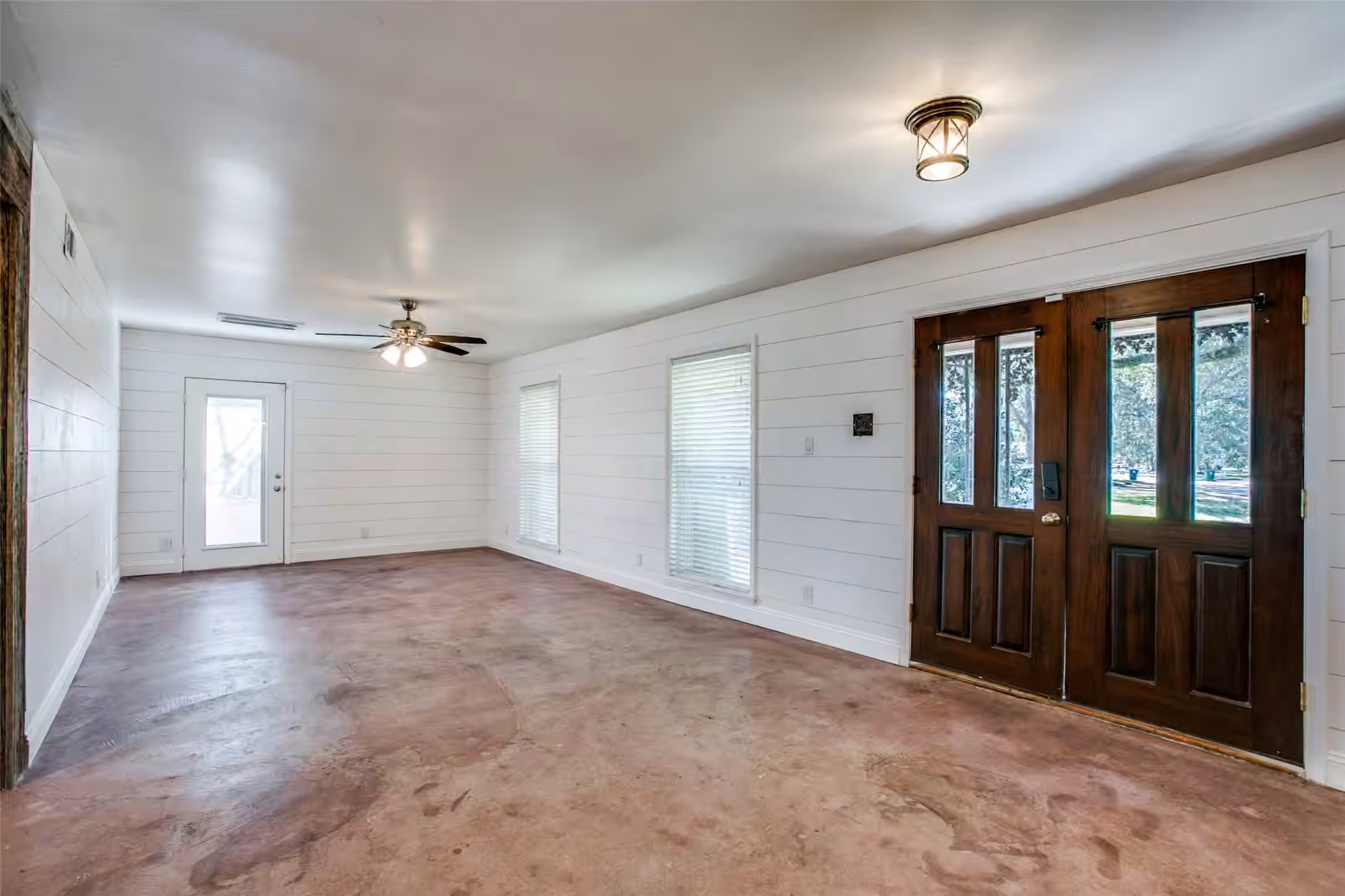 Photo 4 of 8503 Manhattan Drive, Houston, TX
