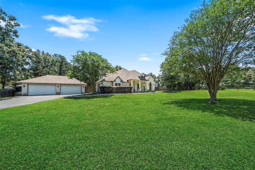 Photo 4 of 12300 Cedar Lane, Willis, TX
