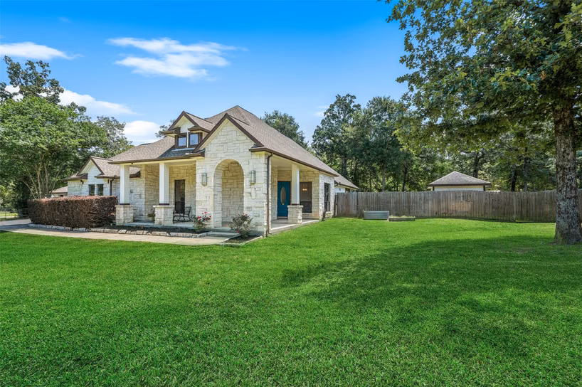 Photo 5 of 12300 Cedar Lane, Willis, TX
