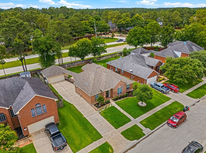Photo 3 of 15211 Waverly Canyon Court, Cypress, TX