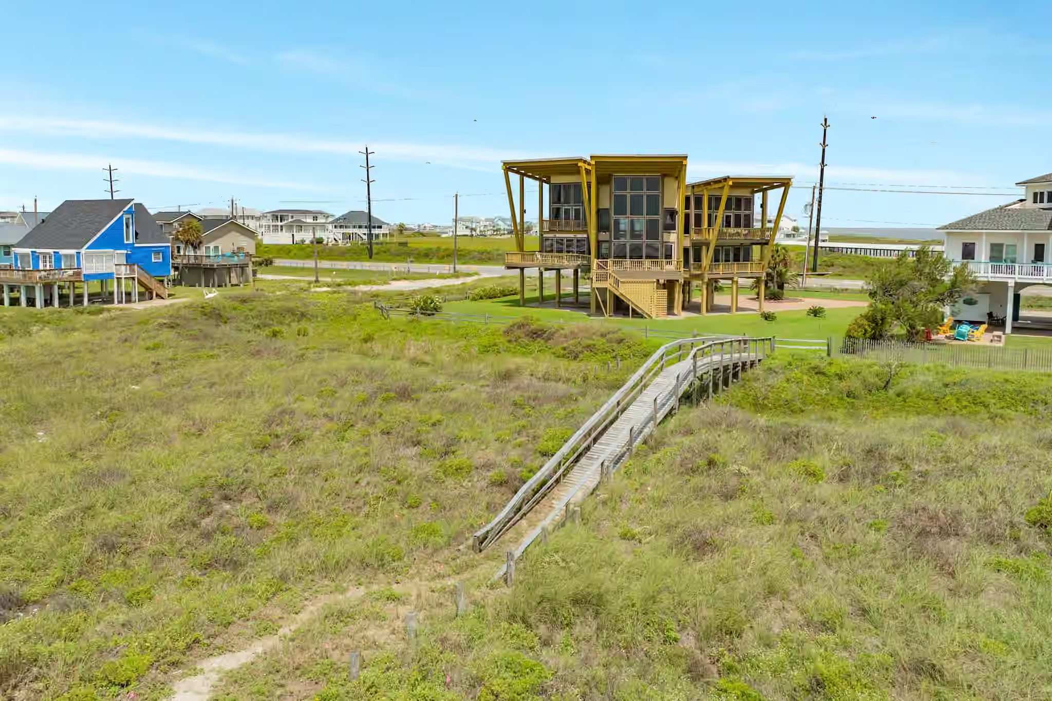 Photo 4 of 21127 W Sand Hill Drive, Galveston, TX
