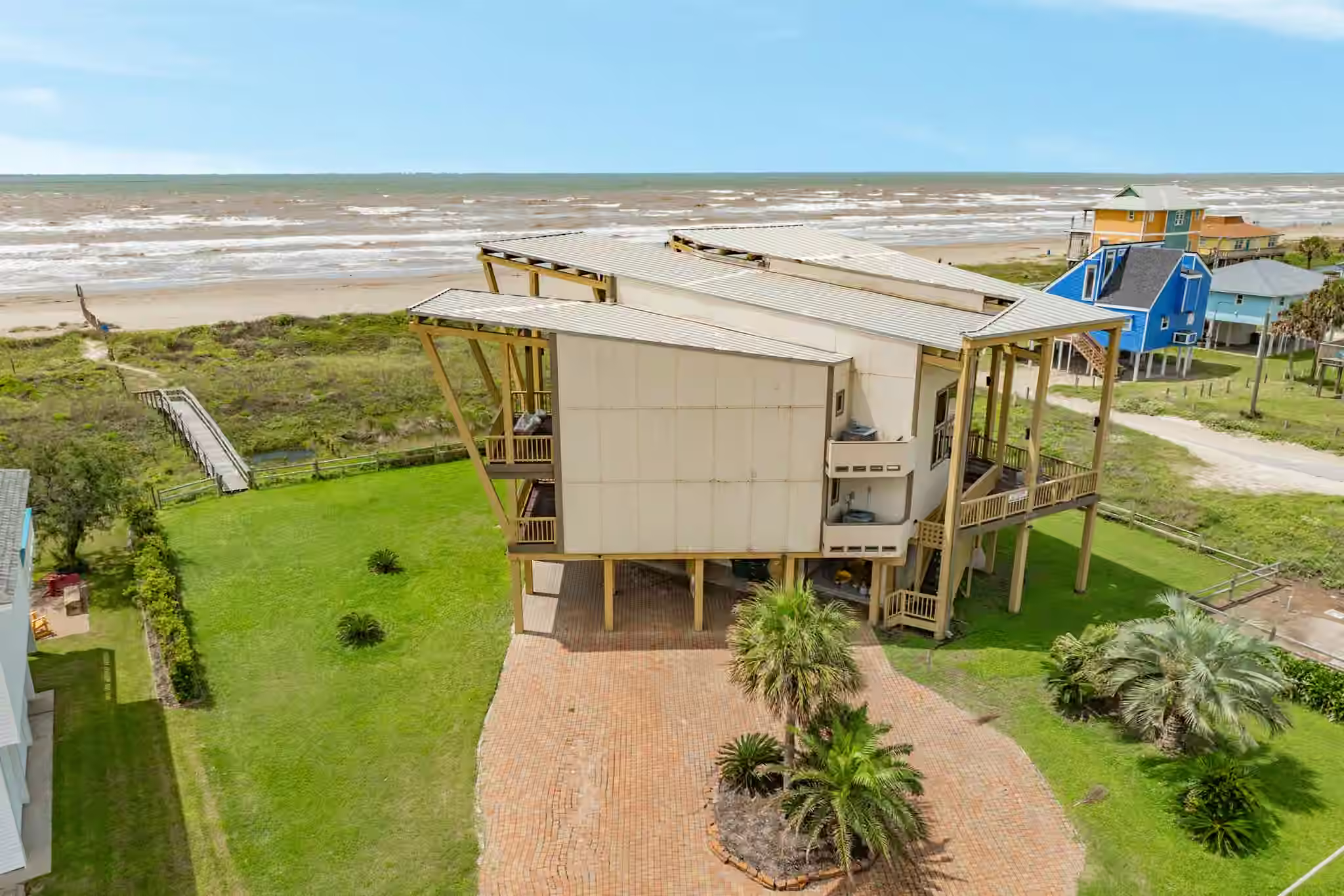 Photo 5 of 21127 W Sand Hill Drive, Galveston, TX