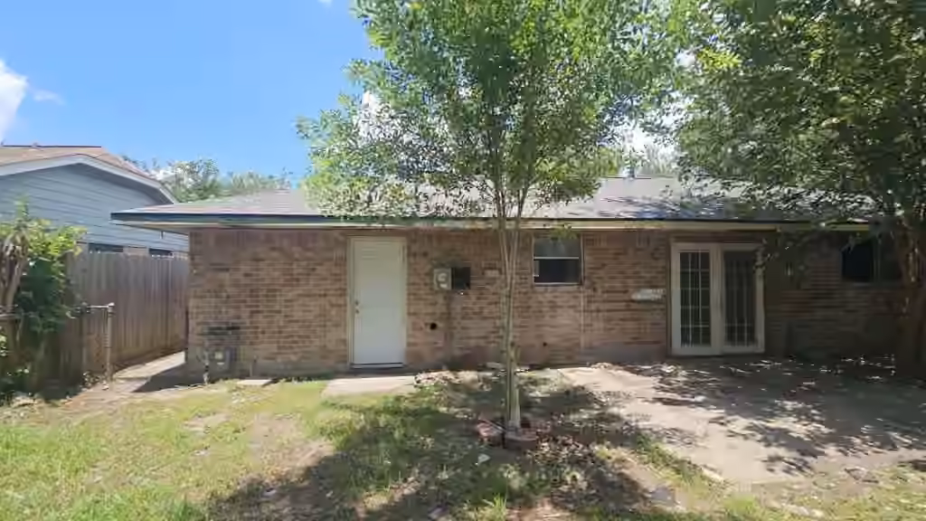 Photo 2 of 4502 Charriton Drive, Houston, TX