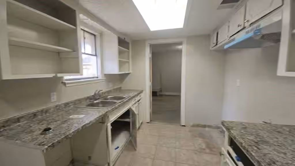 Photo 5 of 4502 Charriton Drive, Houston, TX