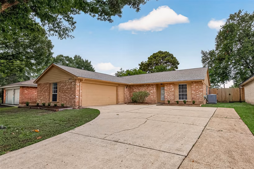 Photo 3 of 14223 Bateau Drive, Cypress, TX