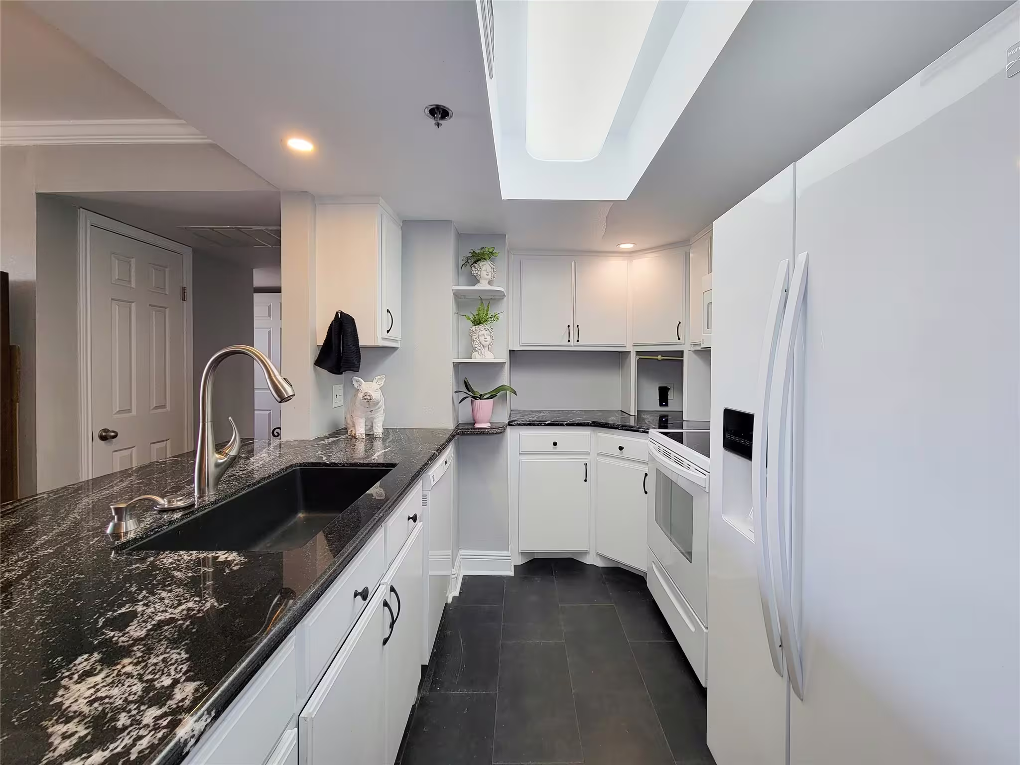 Photo of 3525 Sage Road 402, Houston, TX 77056