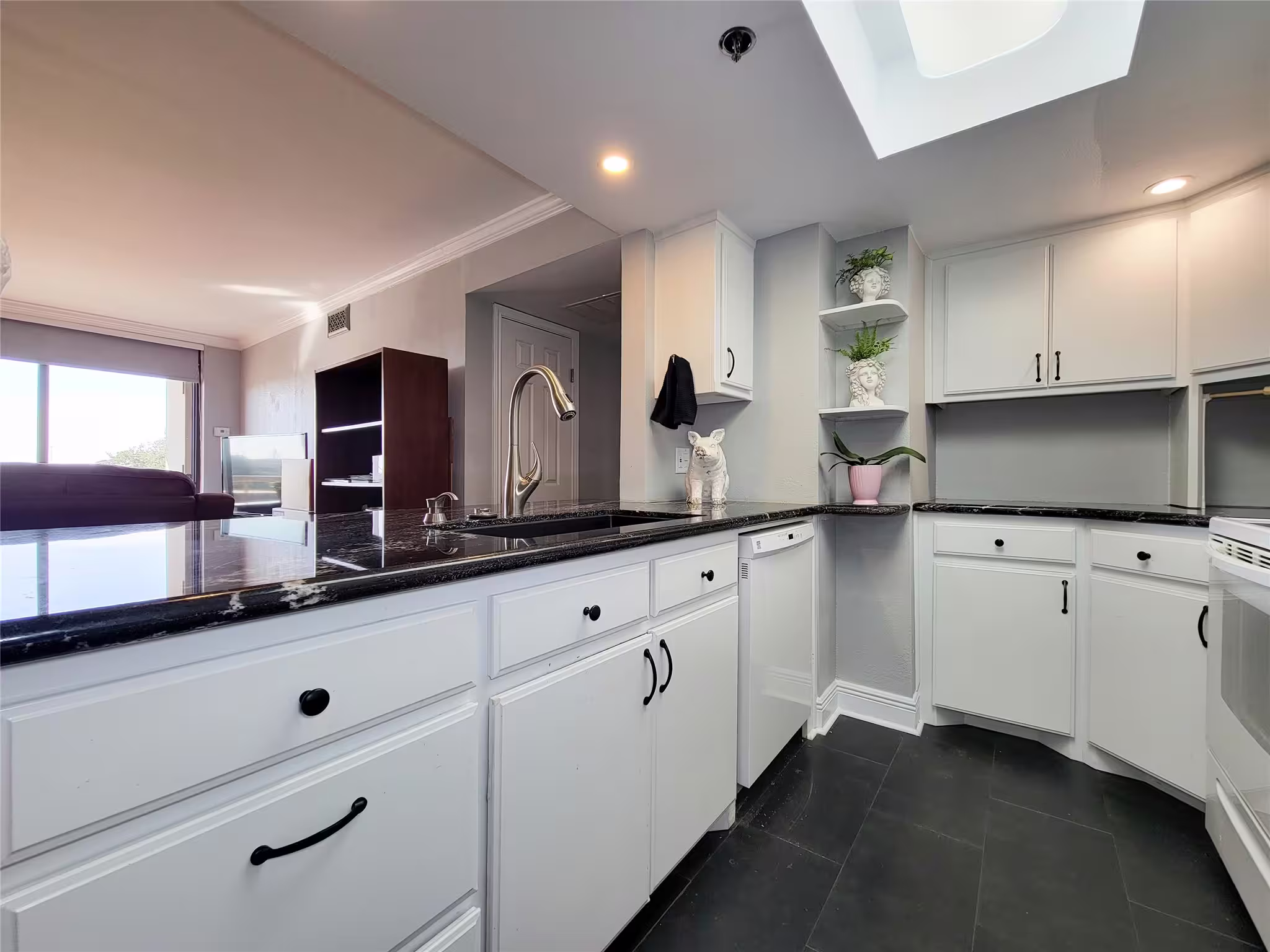 Photo 3 of 3525 Sage Road 402, Houston, TX