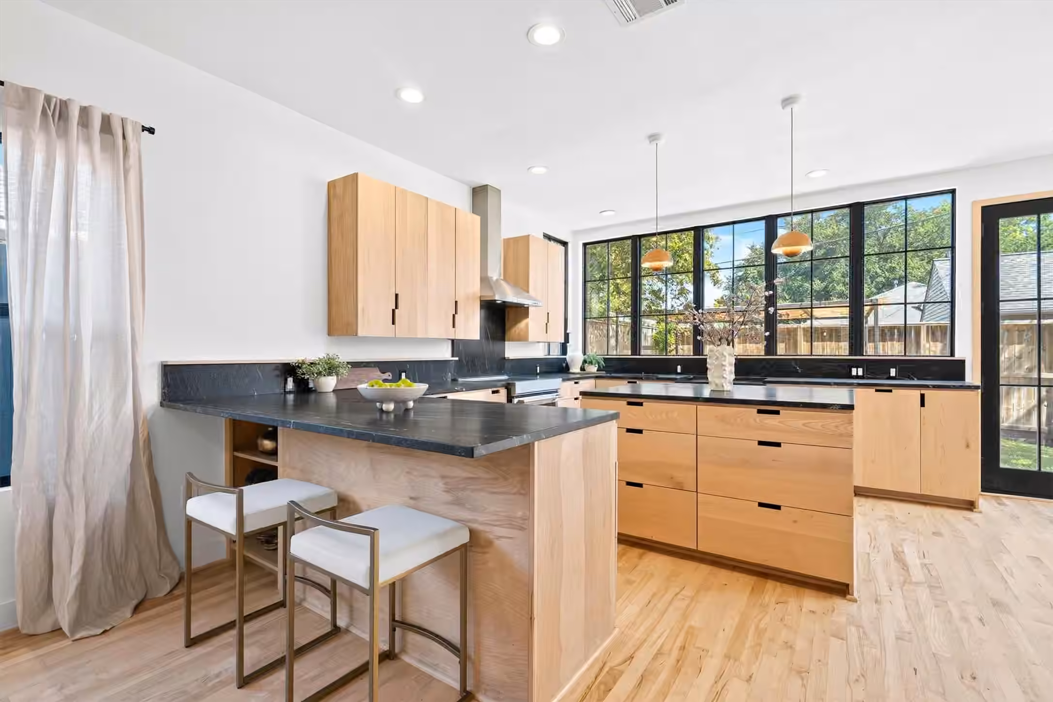 Photo 3 of 107 Munford Street, Houston, TX