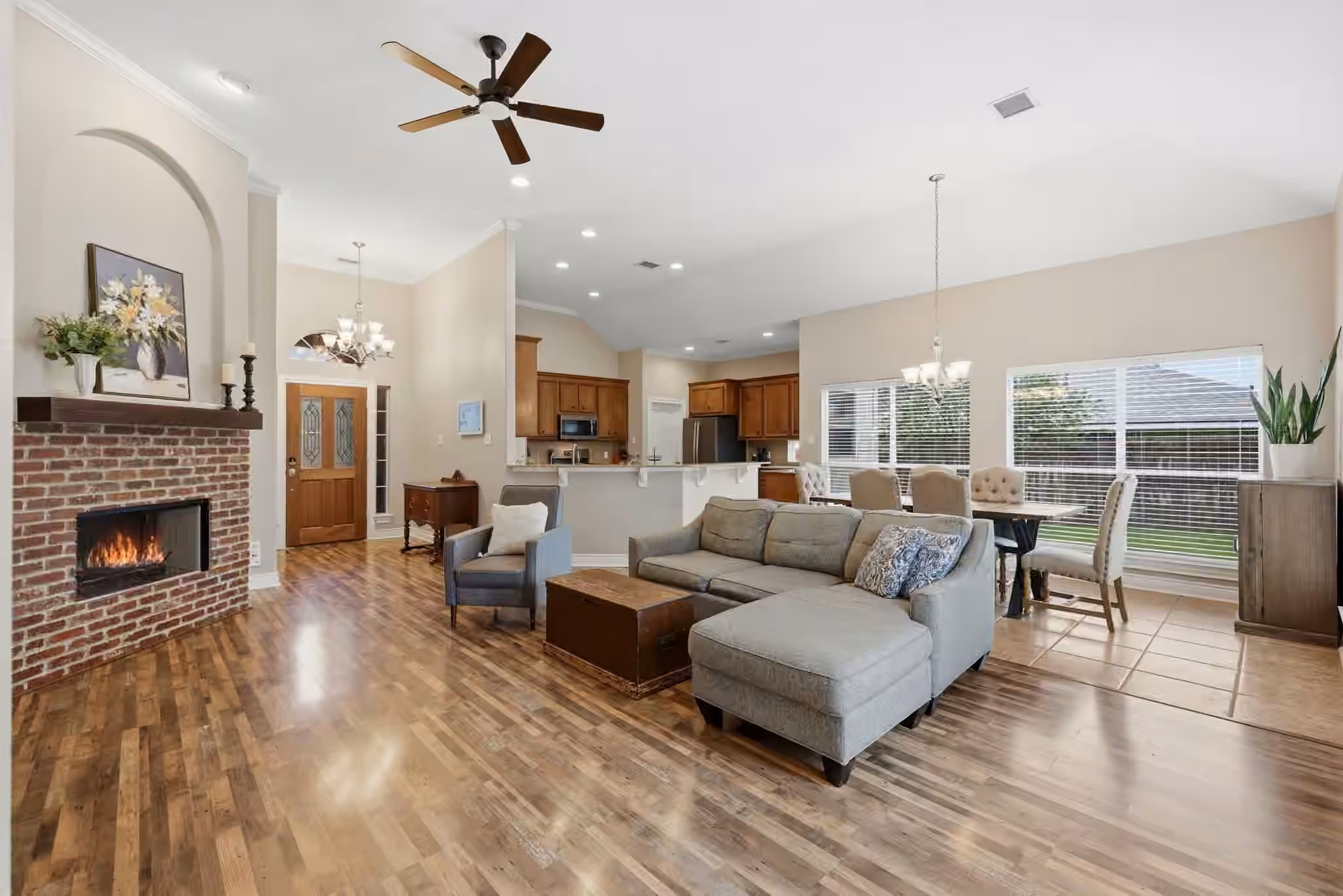 Photo 6 of 199 Kings Point Street, Conroe, TX