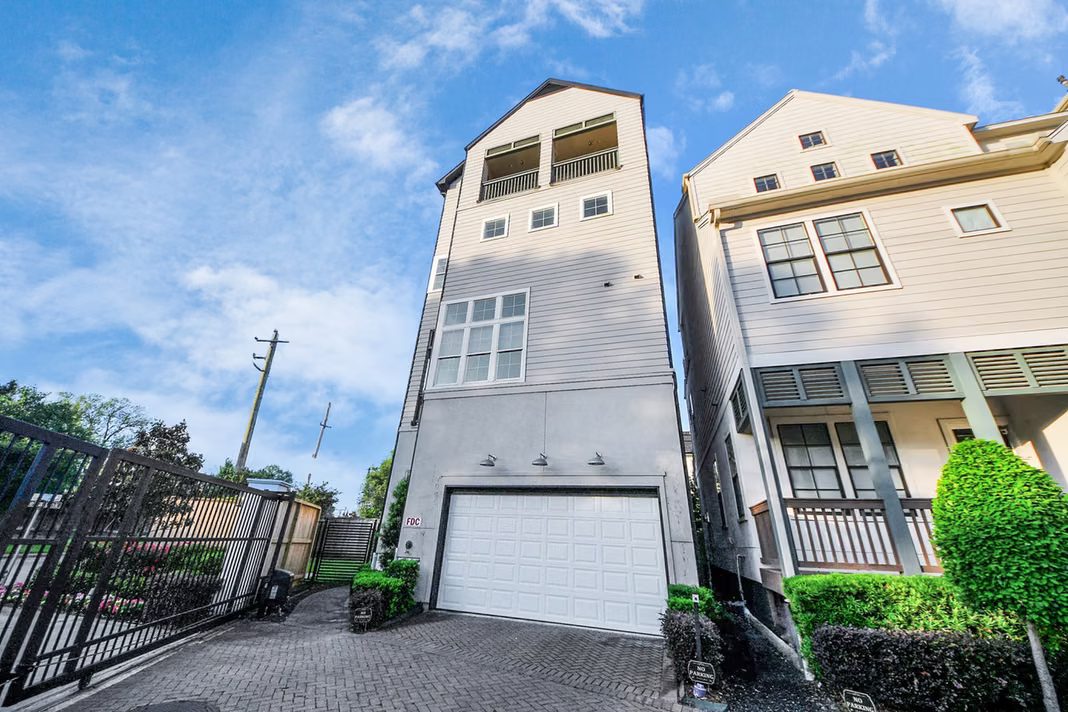 Photo 4 of 4005 Woodshire Village Estates, Houston, TX