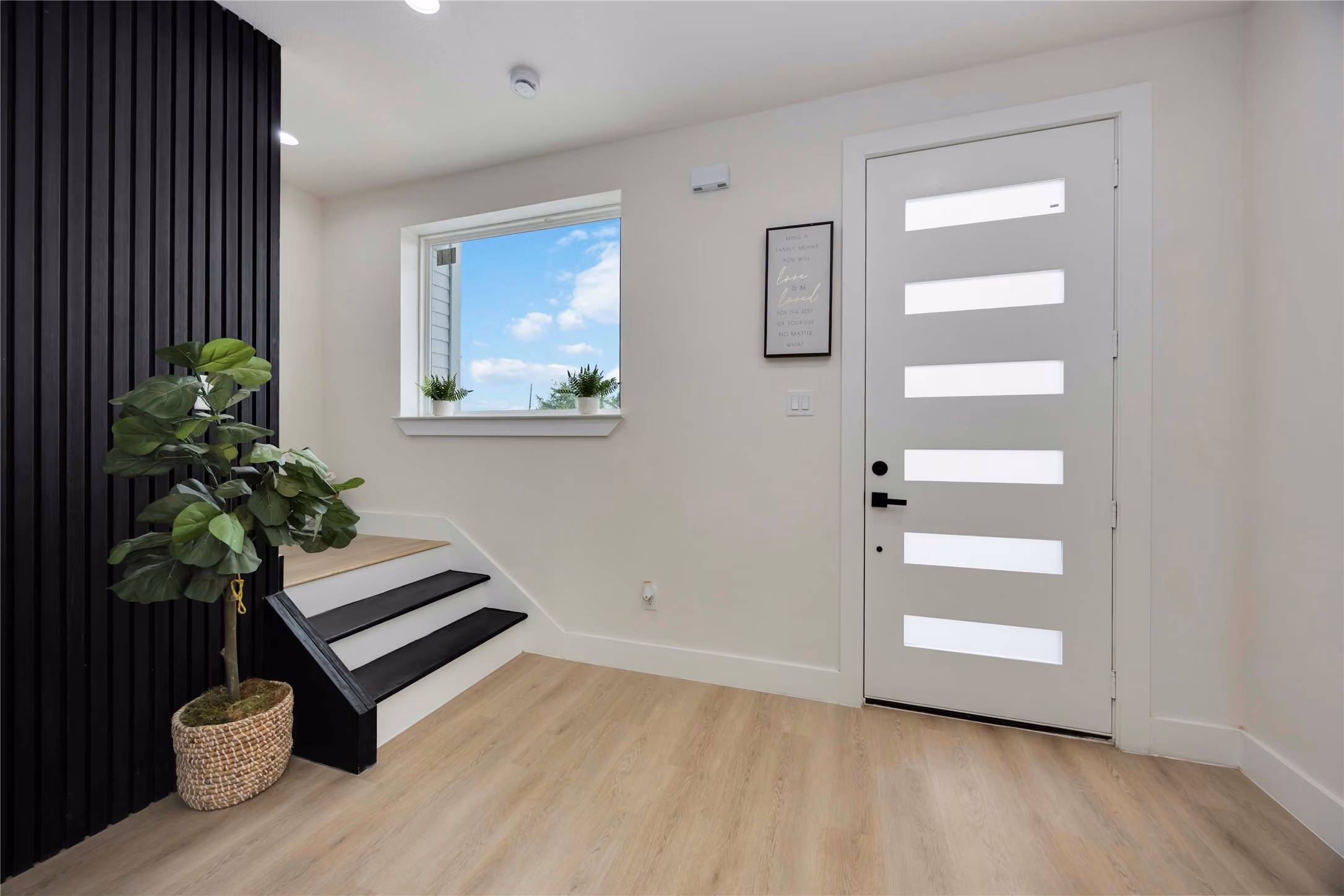 Photo 6 of 2118 Des Chaumes Street, Houston, TX