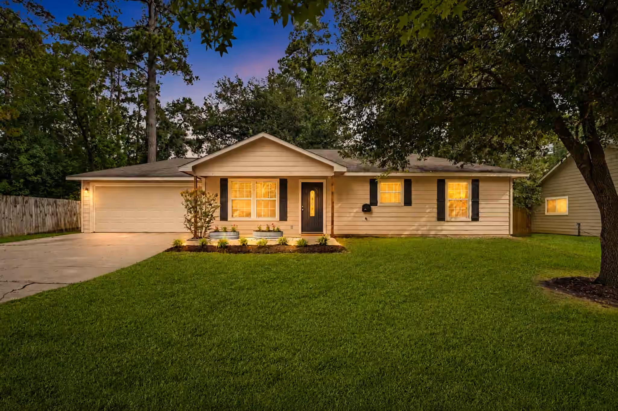 Photo 2 of 10807 Royal Tricia Drive, Conroe, TX