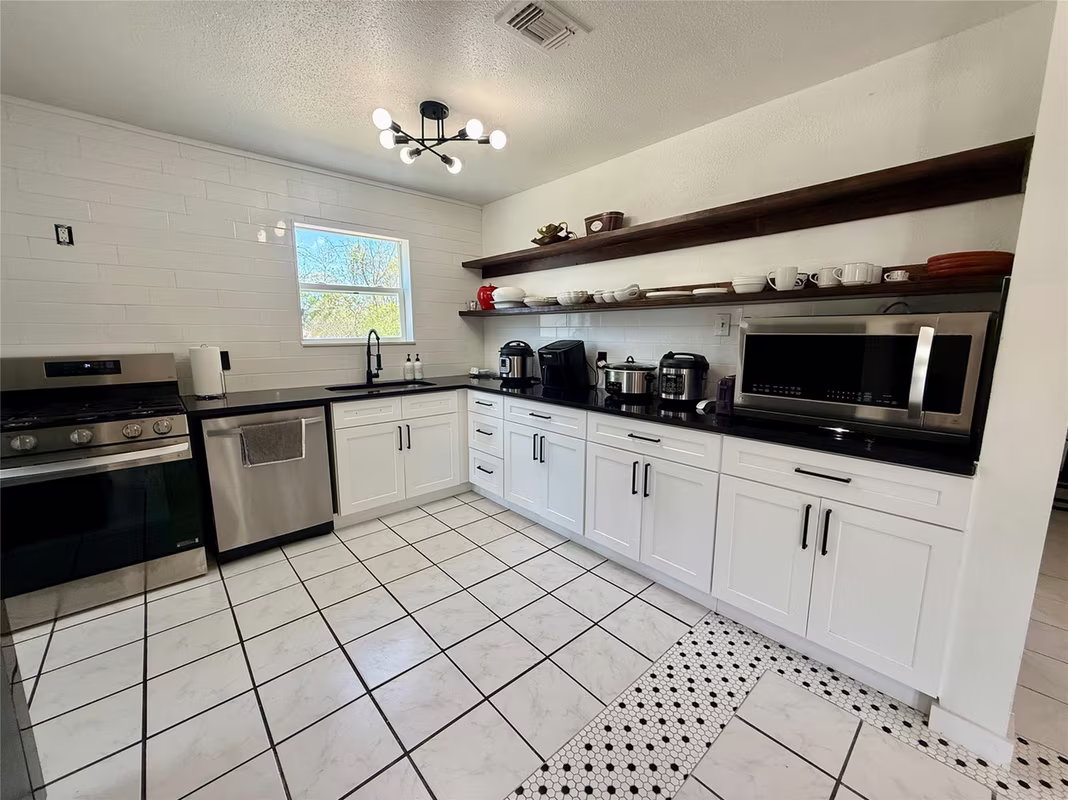 Photo 5 of 4183 County Road 571, West Columbia, TX