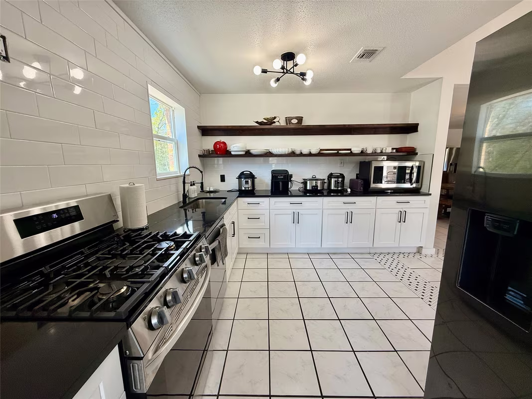 Photo 6 of 4183 County Road 571, West Columbia, TX