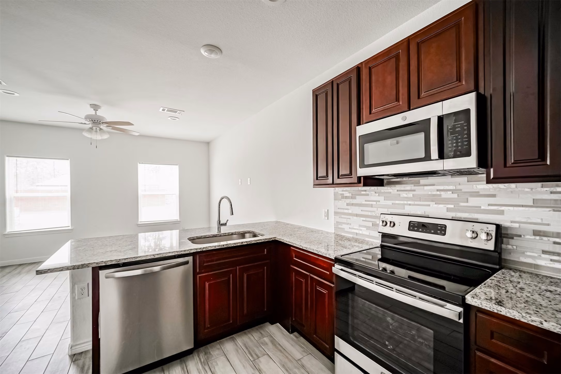Photo 3 of 16888 Kempwood, Montgomery, TX