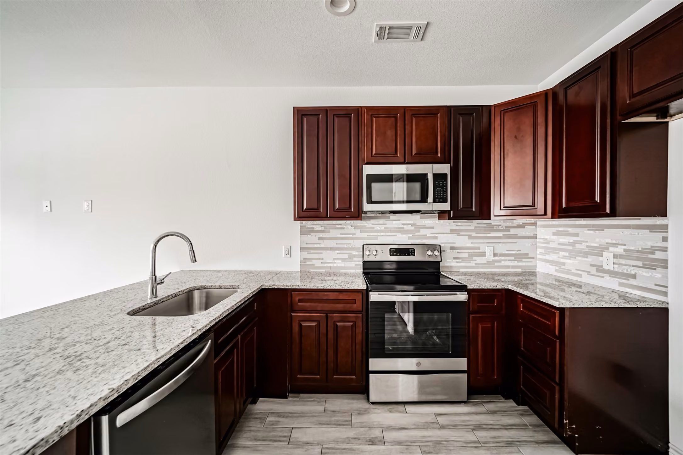 Photo 4 of 16888 Kempwood, Montgomery, TX