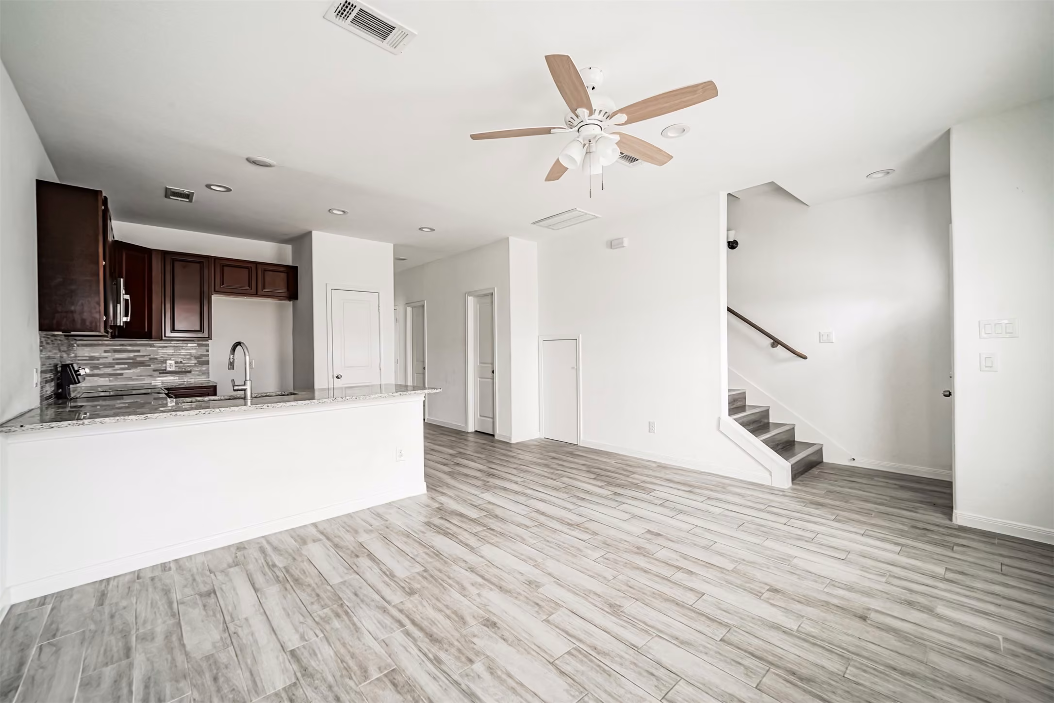 Photo 5 of 16888 Kempwood, Montgomery, TX
