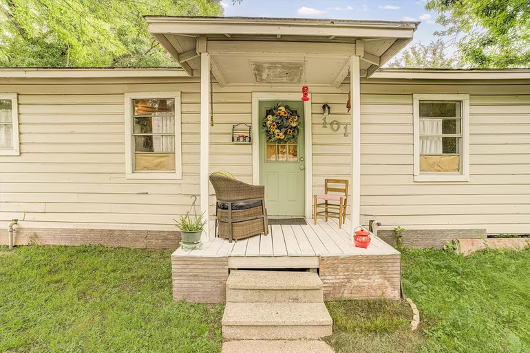Photo 2 of 1019 Bertrand Street, Conroe, TX