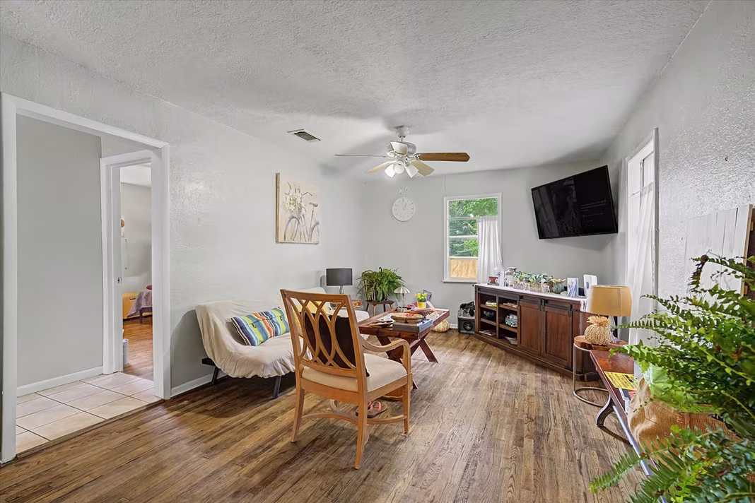 Photo 5 of 1019 Bertrand Street, Conroe, TX