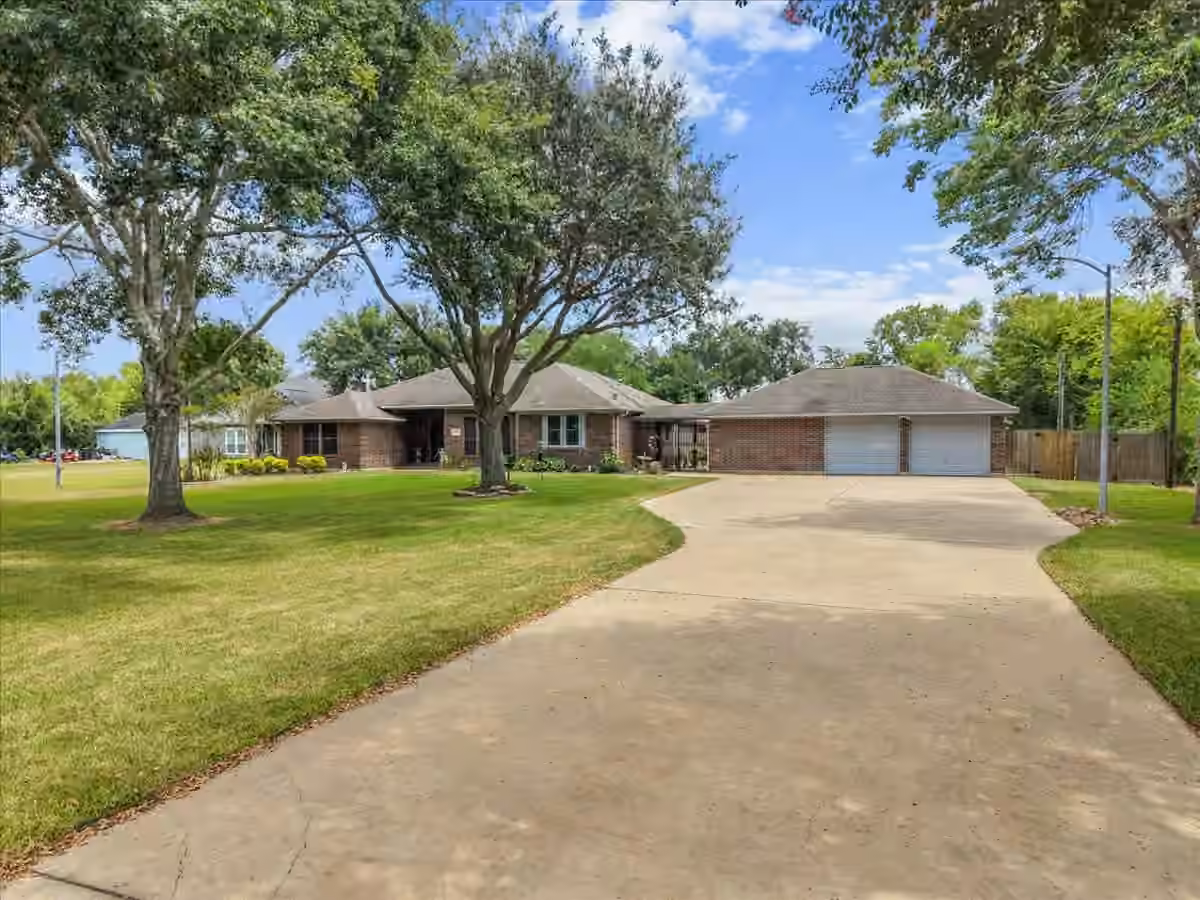 Photo 2 of 5255 Beaver Road, Santa Fe, TX