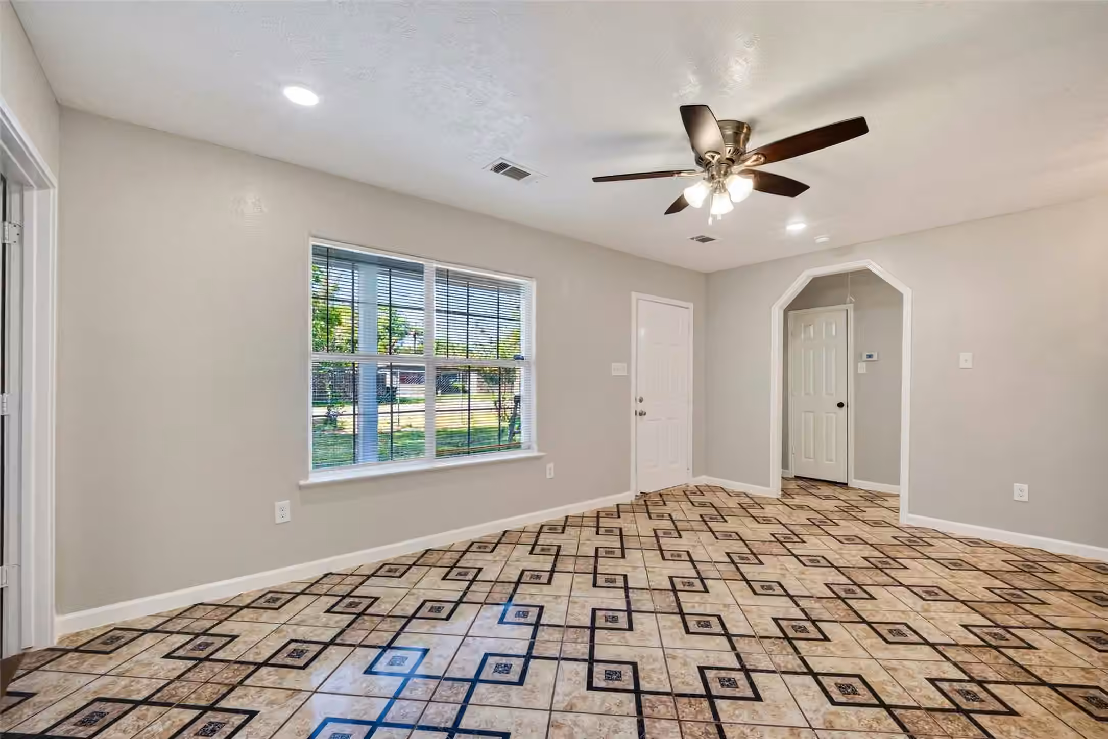Photo 4 of 7542 Bywood Street, Houston, TX
