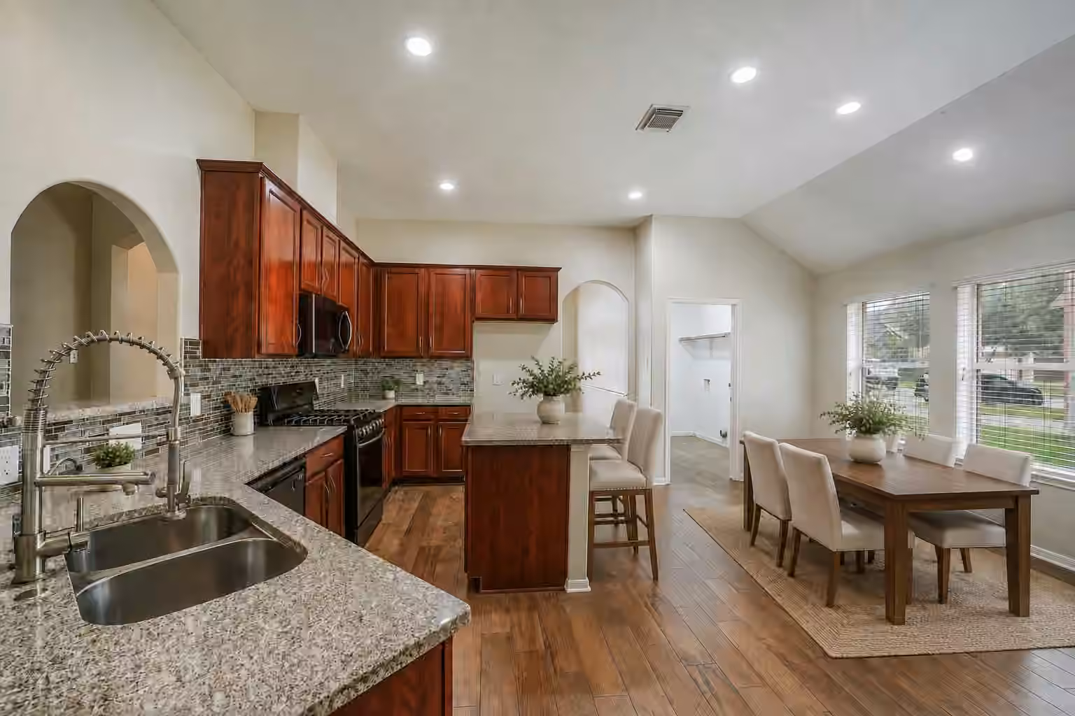 Photo 5 of 7306 Still Haven Drive, Richmond, TX