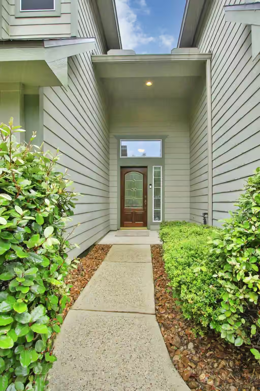 Photo 3 of 142 W Burberry Circle, The Woodlands, TX