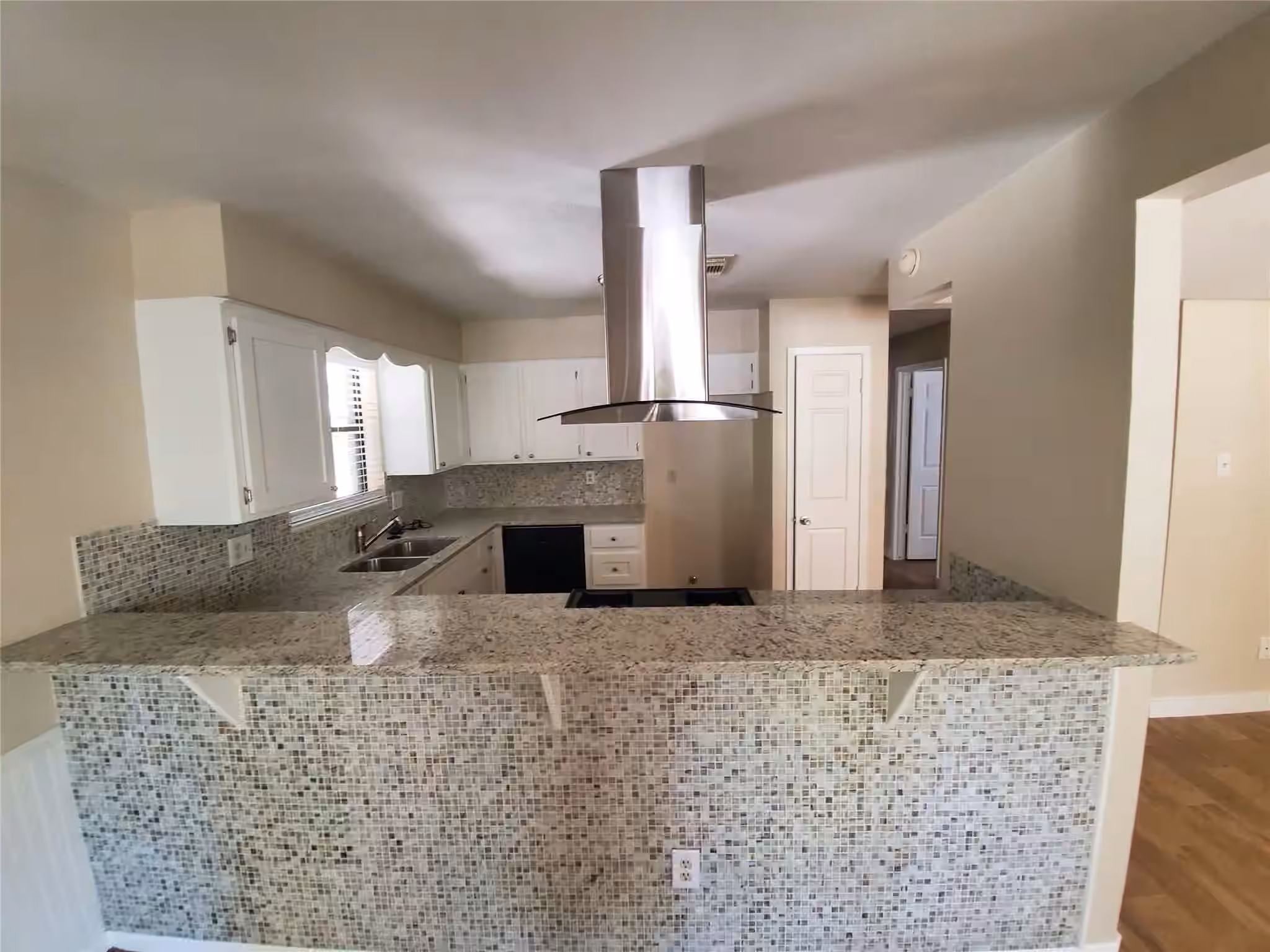 Photo 4 of 4051 Sherwood Street E, Houston, TX