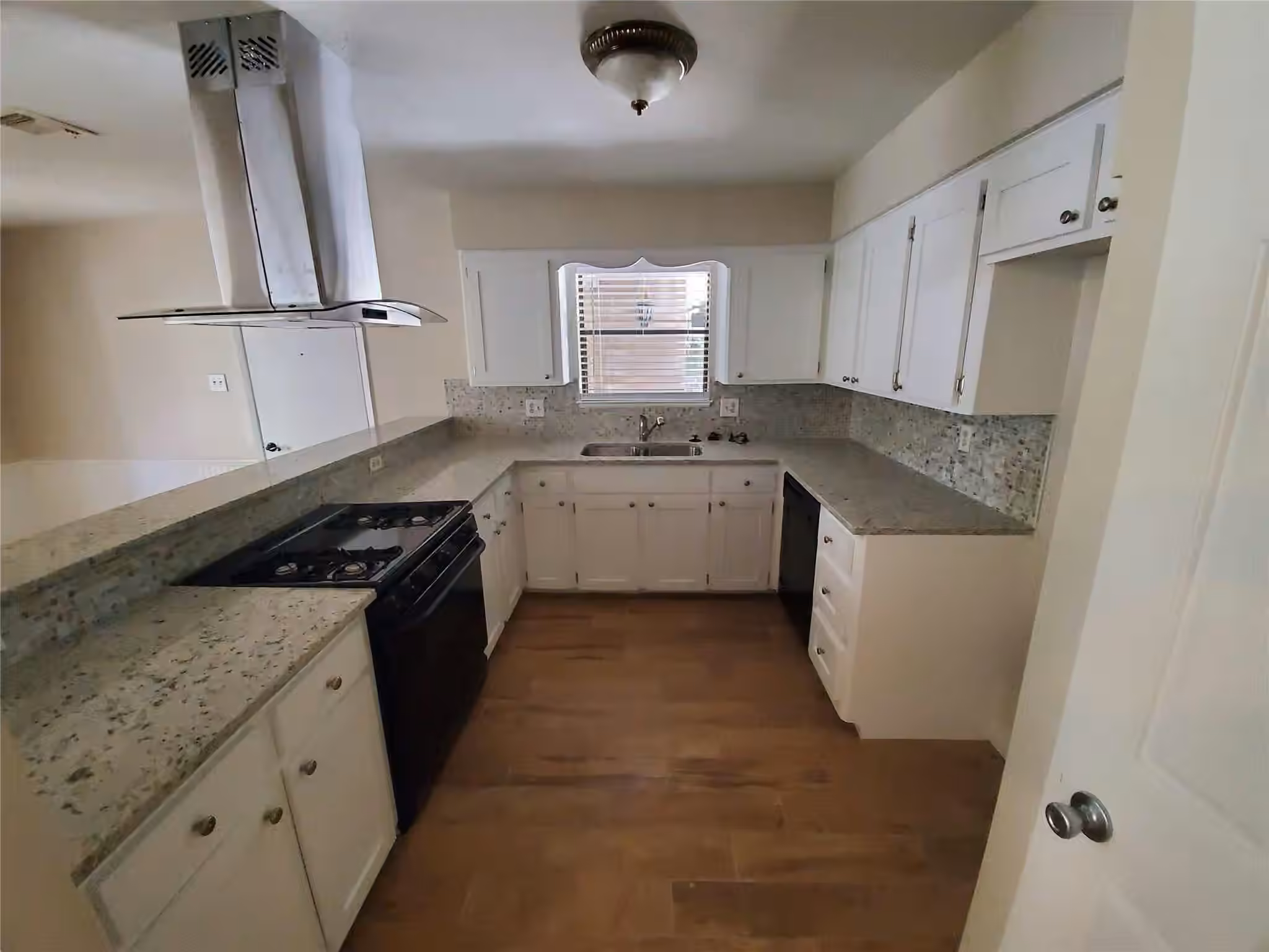 Photo 5 of 4051 Sherwood Street E, Houston, TX
