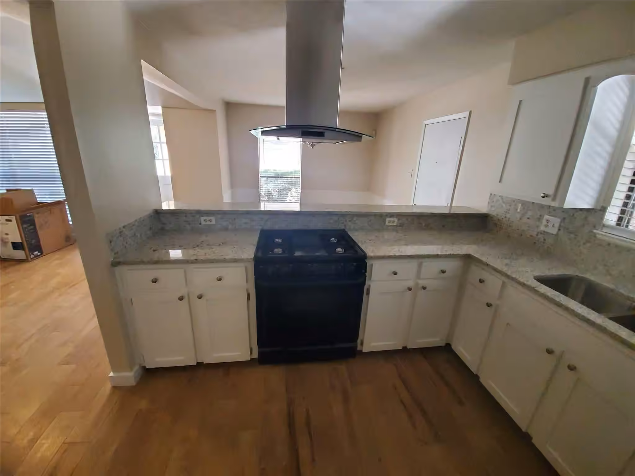 Photo 6 of 4051 Sherwood Street E, Houston, TX