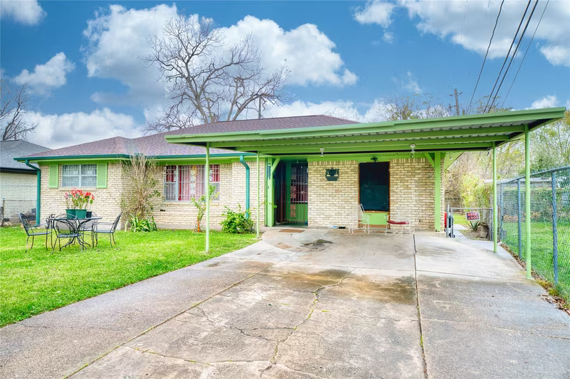 Photo 3 of 4931 Mercedes Lane, Houston, TX