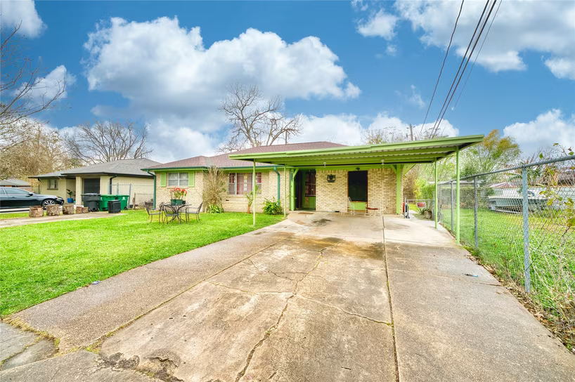 Photo 4 of 4931 Mercedes Lane, Houston, TX