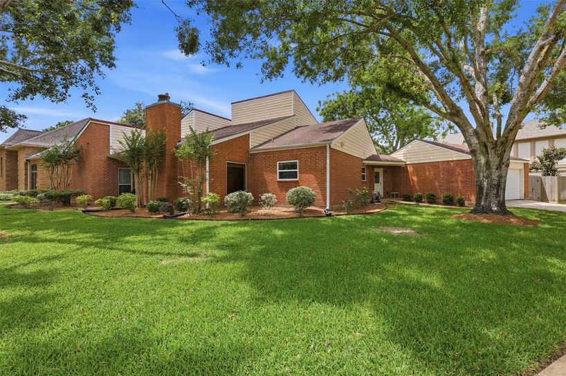 Photo 2 of 1022 Trapper Hill Drive, Houston, TX