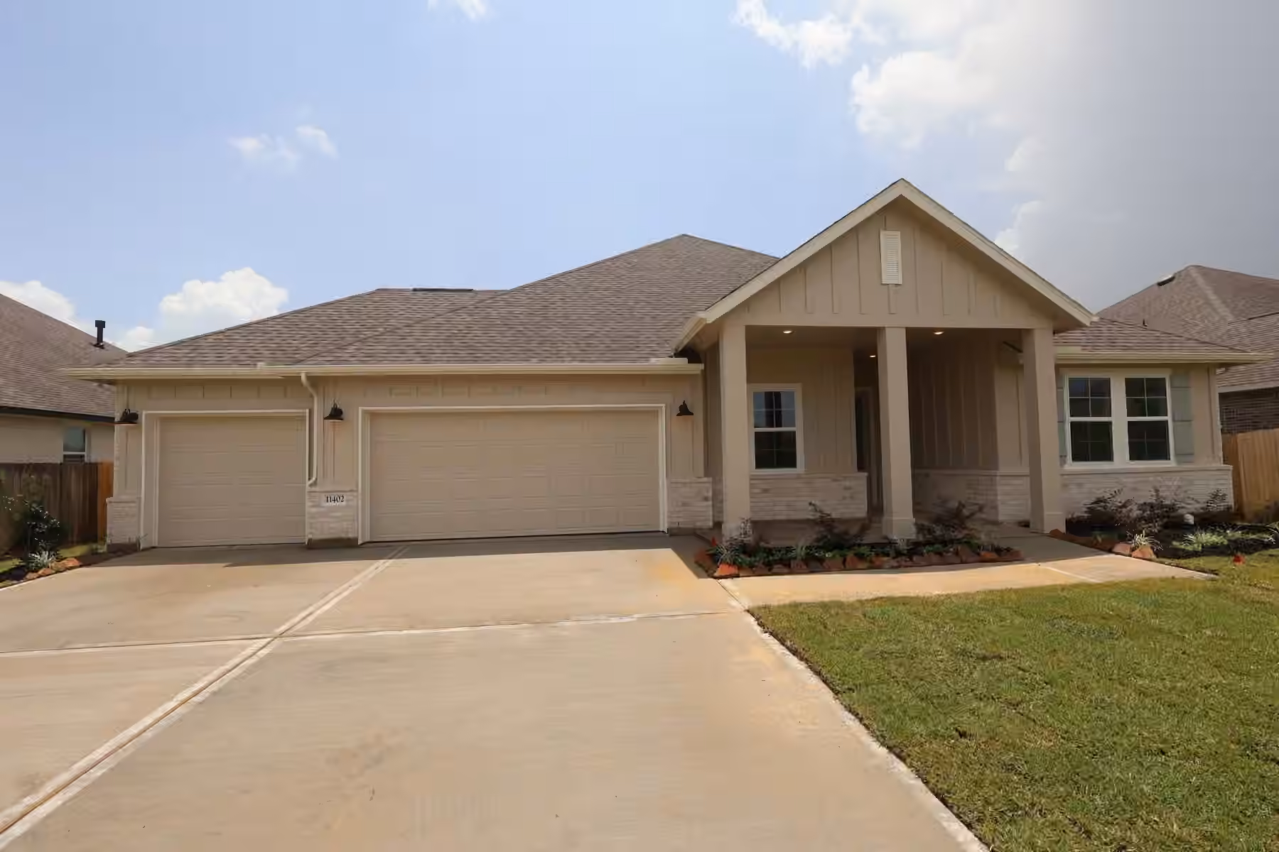 Photo 2 of 11402 Old Fashion Circle, Mont Belvieu, TX